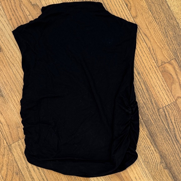 Stylish Women's Tank Tops - Black, Green, Cream, and More Size: Medium - Picture 4 of 8